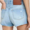 Distressed shorts in lichtblauwe wassing