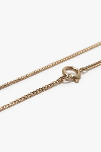 Lange, fijne ketting in goud