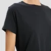 T-shirt met getailleerde pasvorm in marineblauw T-shirt met getailleerde pasvorm in marineblauw