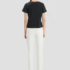 T-shirt met getailleerde pasvorm in marineblauw T-shirt met getailleerde pasvorm in marineblauw