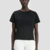 T-shirt met getailleerde pasvorm in zwart T-shirt met getailleerde pasvorm in zwart