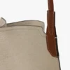 The Victoria-tasse, groot, in ivoorkleurig canvas