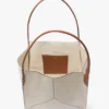 The Victoria-tasse, groot, in ivoorkleurig canvas