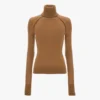 Trui met hoge hals in donker camel Trui met hoge hals in donker camel