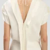 Twist-jurk met schouderdetails in ivoor